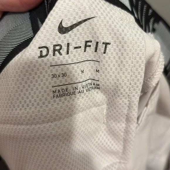 ‼️BNWT‼️Nike dry fit standard fit - Picture 6 of 6